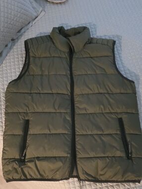 Men’s Quilted Puffer Vest in Olive Green